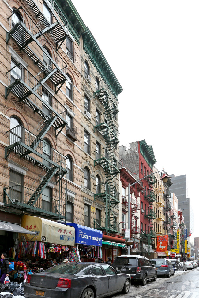 Building Photo - 32 Mott St