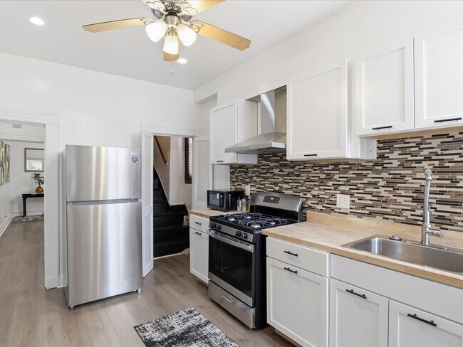 Foto del edificio - Charming Spacious Baltimore Rowhome