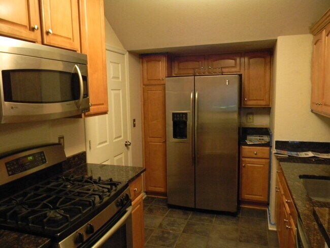 Building Photo - 12894 Fair Briar Ln