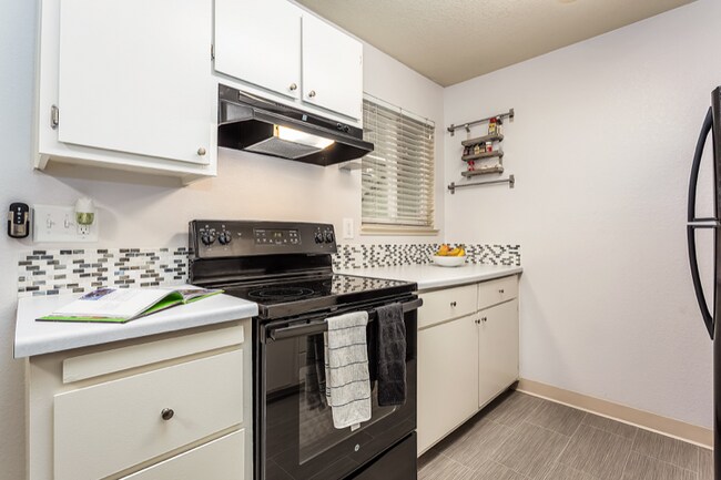 Foto del edificio - 1505 Kirker Pass Rd