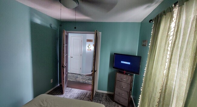 Foto del edificio - 512 Colony Lakes Dr