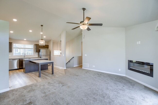 Building Photo - Newer Home with Style & Space in Growing S...
