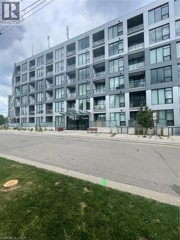 Building Photo - 690 King St W