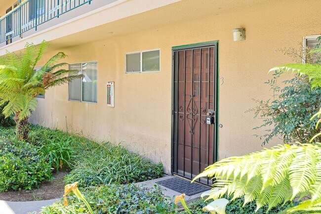 Foto del edificio - Spacious 2-Bed, 2-Bath Condo in Prime Nort...