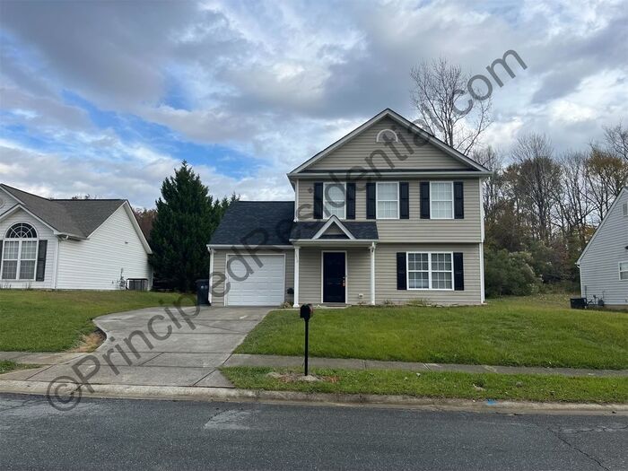 Foto principal - Nice 3 bedroom 2.5 bath home in Charlotte!