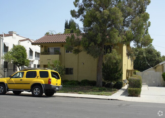 Foto del edificio - 5048 Rosewood Ave