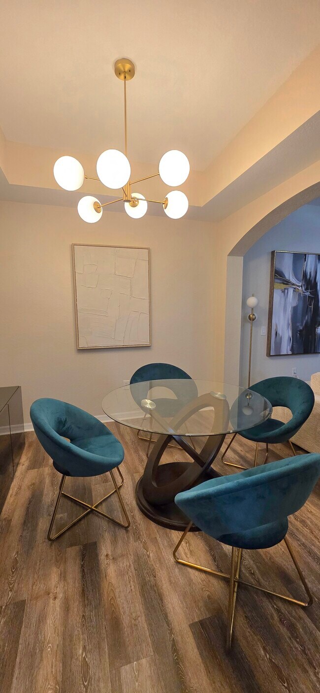 Foto del edificio - 1355 Mariposa Cir