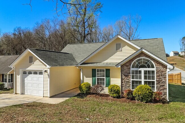 Foto del edificio - 3205 Forest Creek Ct