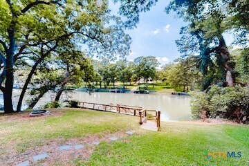 Foto del edificio - 510 Cypress Ridge Rd