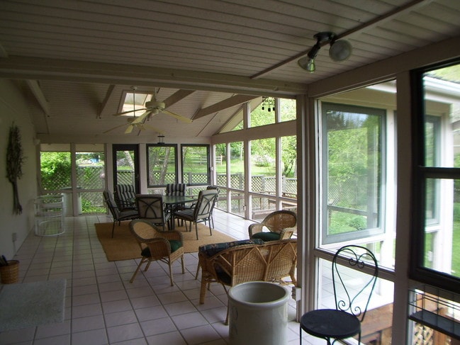 Building Photo - 1556 Alvamar Dr