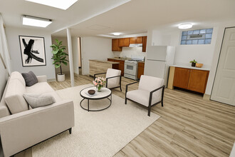 Building Photo - 6707 S Artesian Ave