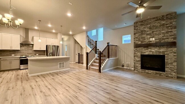 Building Photo - Modern Single-Family Home in Desirable Gol...