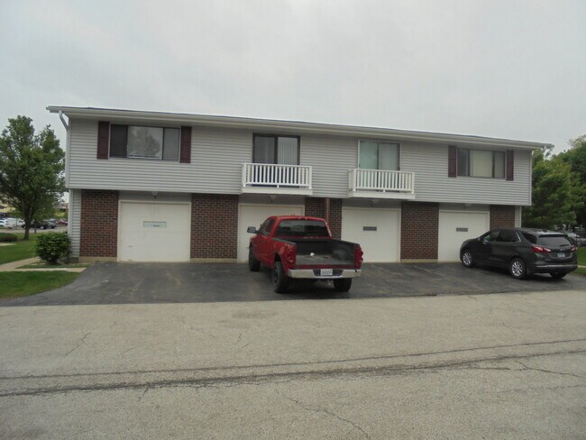 Building Photo - 8 Dennis Ct