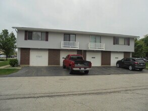 Building Photo - 8 Dennis Ct
