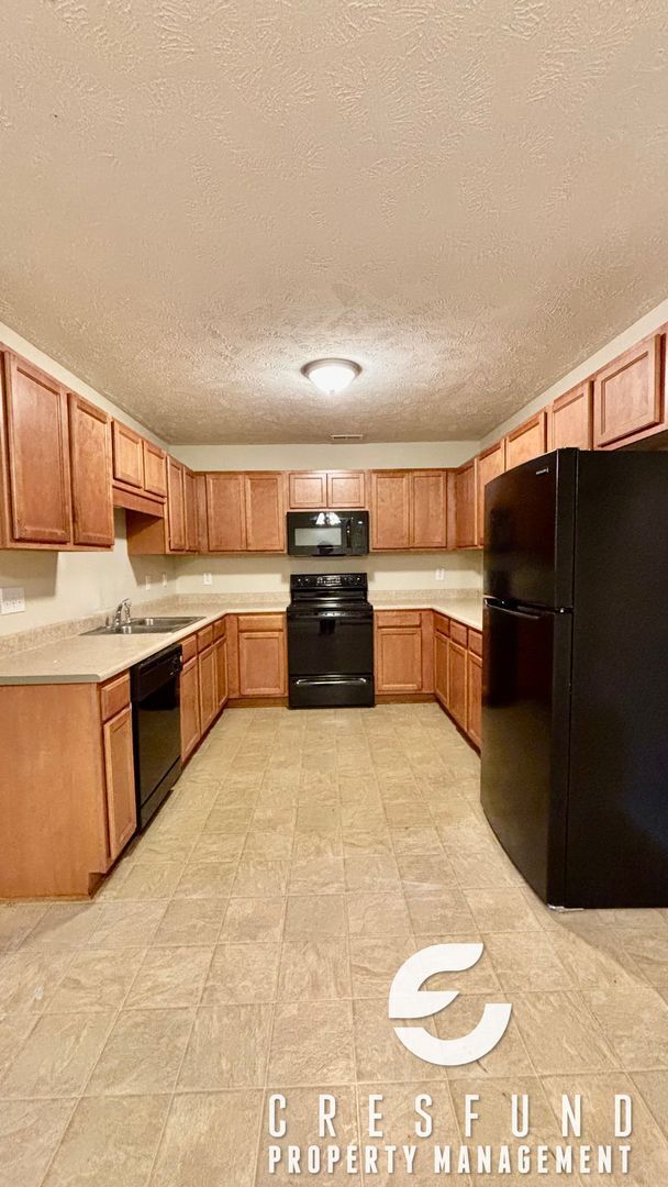 Foto del edificio - 3 Bed, 2.5 Bath Townhome - READY FOR YOU T...