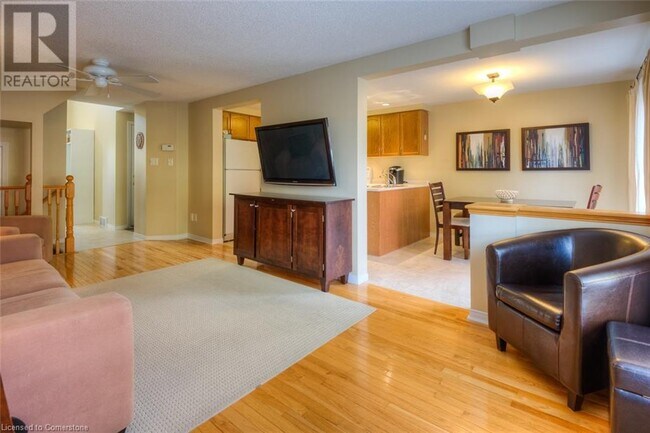 Building Photo - 553 Chesapeake Crescent