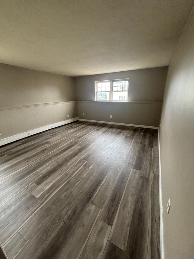 Building Photo - 147 Perry Ave