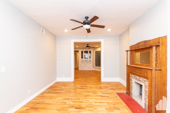 Foto del edificio - 1420 W Irving Park Rd