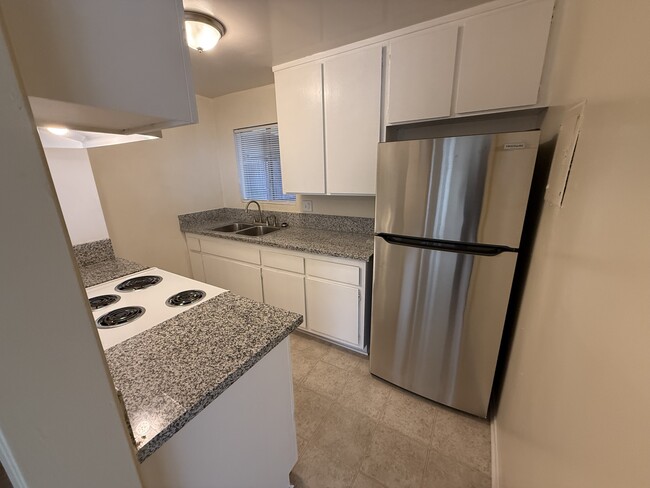 Unit Nº 14 ~ Entry to Kitchen - 3775 South Canfield Avenue