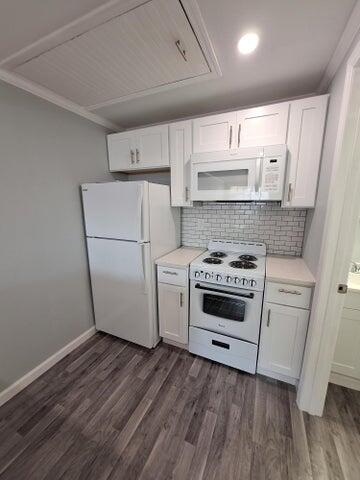 Building Photo - 1720 Bottlebrush Dr