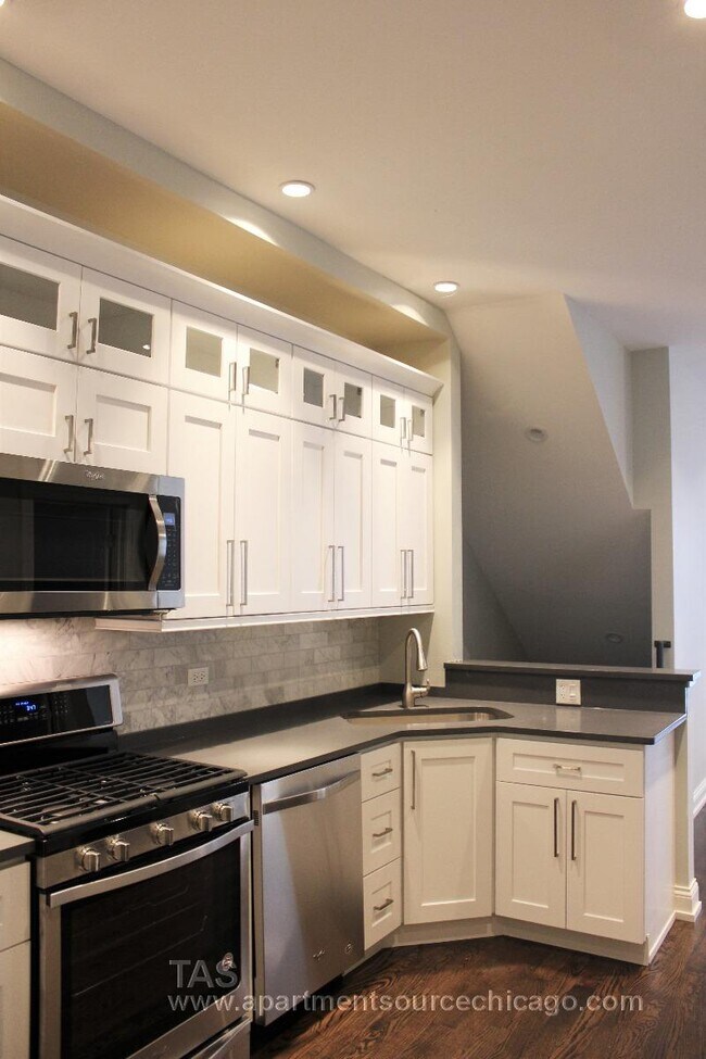 Foto del edificio - 2538 N Southport Ave