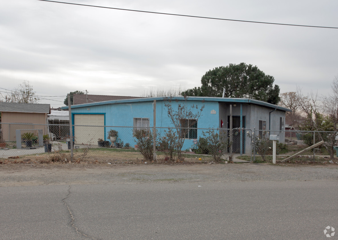 Primary Photo - 2450 Industrial Way