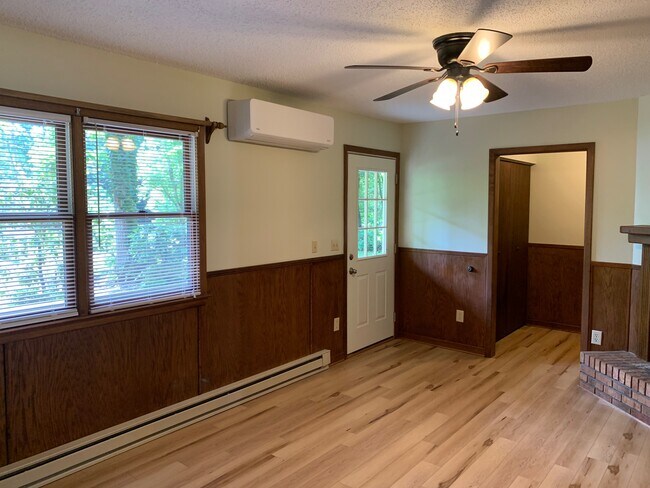 Foto del edificio - 32 Cedar Hill Ln