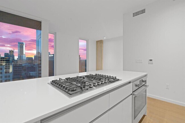 Building Photo - 313 W 17th St