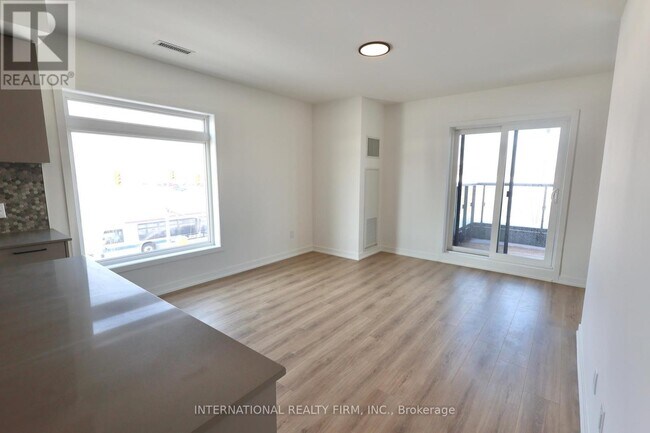 Building Photo - B-020-B-020 LAGERFELD Dr