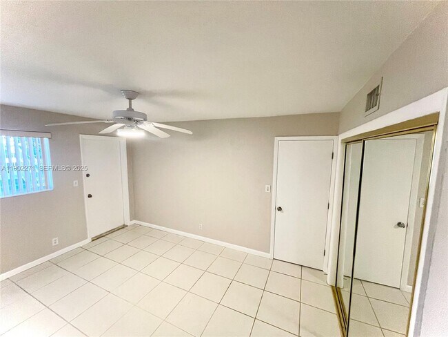 Foto del edificio - 2175 NE 56th St