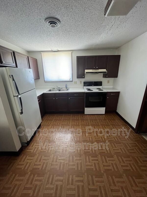 Building Photo - 844 12th Ave