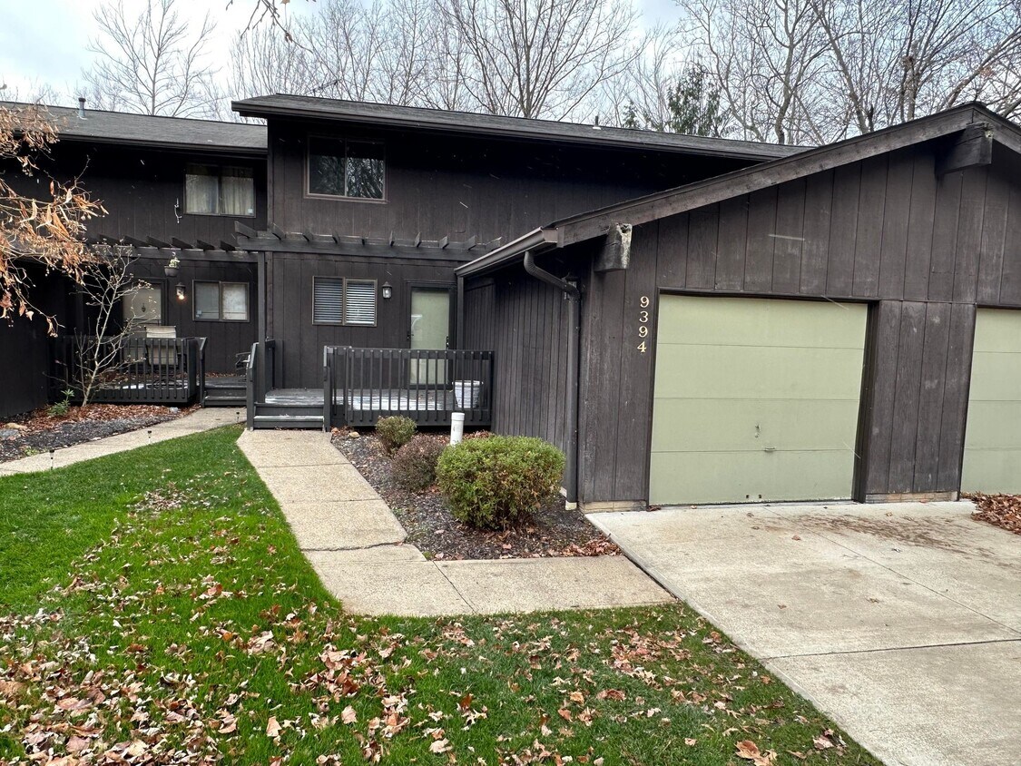 9394 Bassett Ln Unit 443, North Royalton, OH 44133 Condo for Rent in