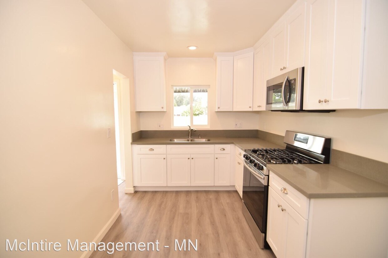 Primary Photo - 2 br, 1 bath Apartment - 887 Mountain Place