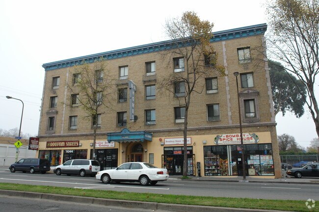 Foto del edificio - UA Homes