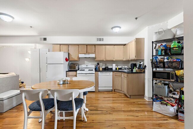 Foto del edificio - 131 Clinton St