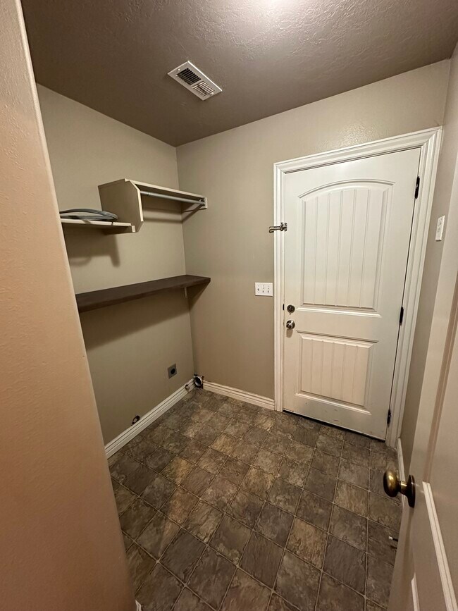 Building Photo - 3675 Capstone Dr