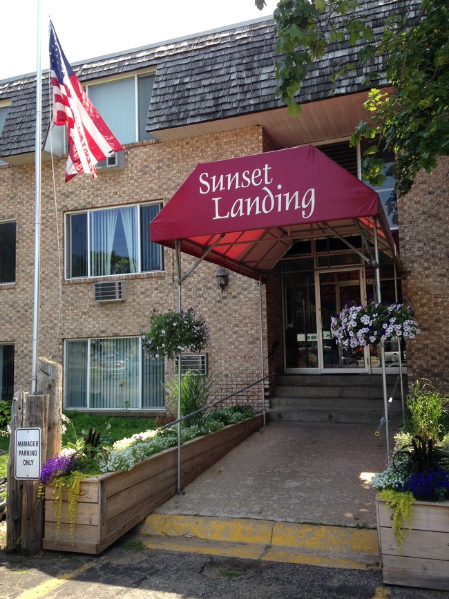 Building Photo - Sunset Landing