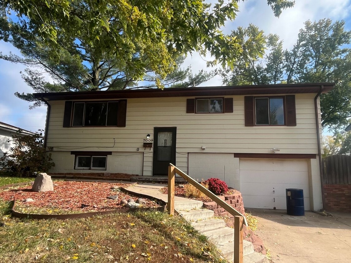 Primary Photo - Great Split Entry in LaVista