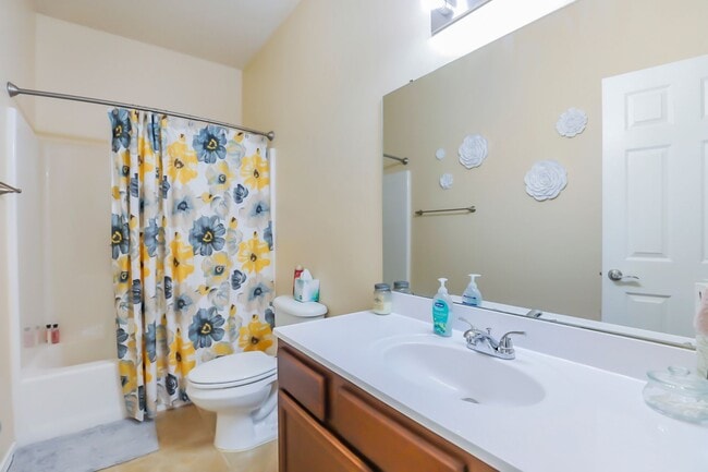 Building Photo - 402 Wildwood Dr