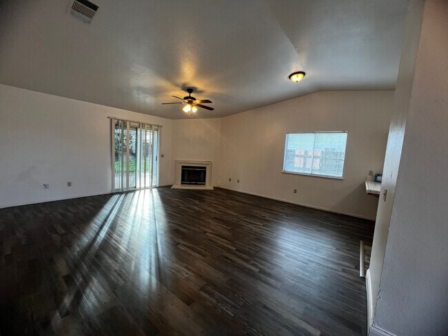 Foto del edificio - 1720 N Woodland St
