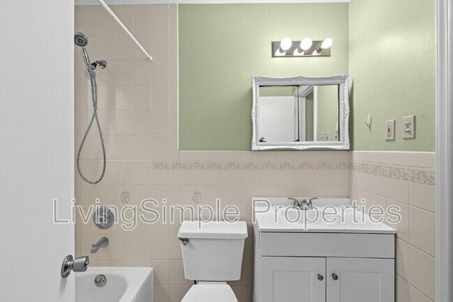 Photo - 720 Woodburn Rd House