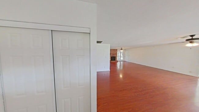 Building Photo - 3/2 in Casselberry with Awesome Lot and La...