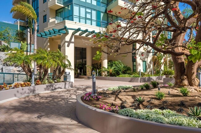 Building Photo - Spectacular Marina District 3-Bedroom Pent...
