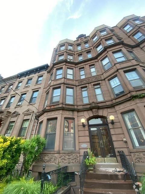 Building Photo - 518 Hudson St