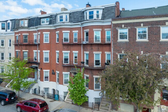 Alternate - 122 London St