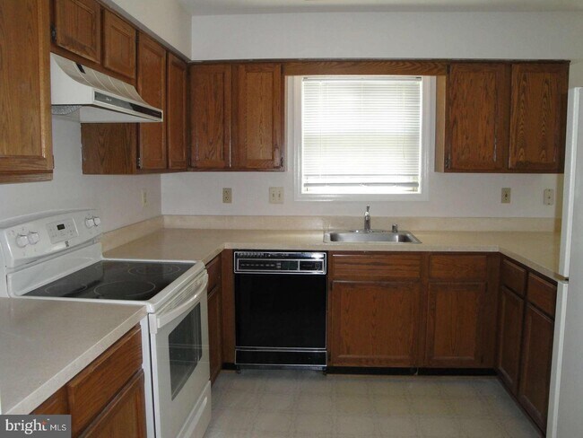 Building Photo - 9338 McCarthy Ct