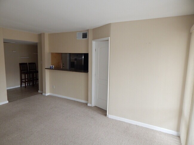 Building Photo - Fabulous 1st Floor Condo with 1 Bedroom, 1...