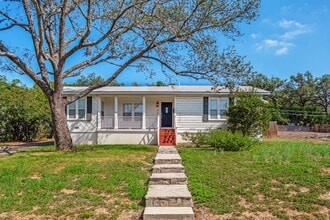 Building Photo - 313 Lilac Ln