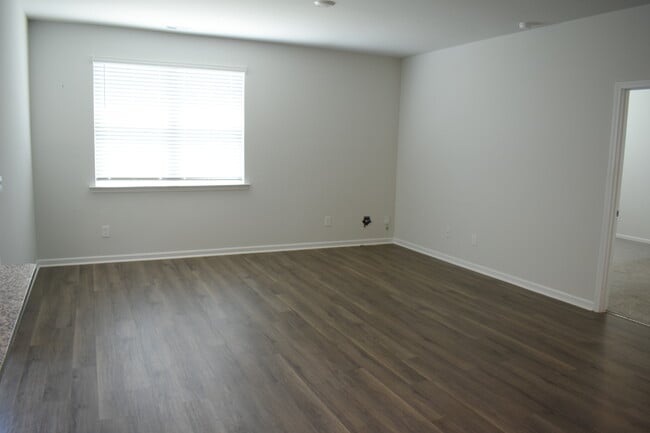 Building Photo - 832 Delta Ct