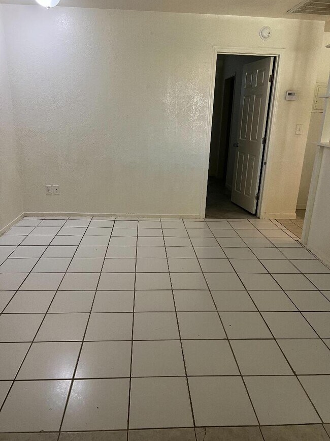 Building Photo - 1558 Sierra Vista Dr